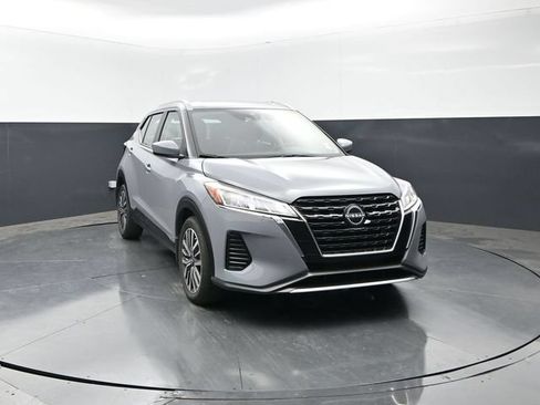 Used 2024 Nissan Kicks SV FWD image 4