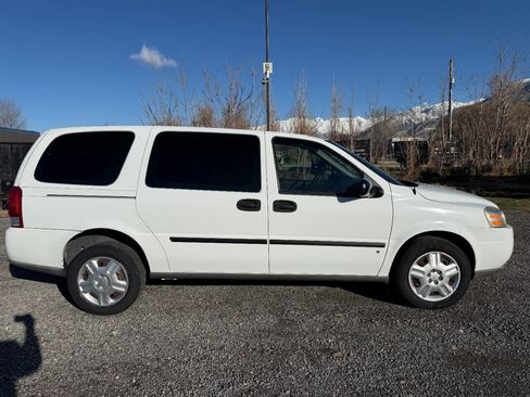 Used 2008 Chevrolet Uplander image 2