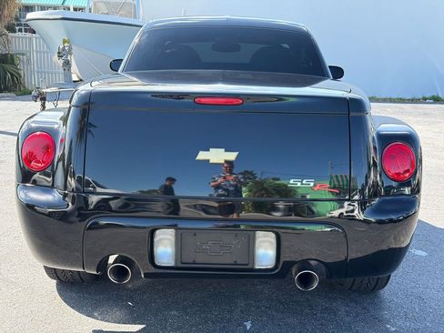 Used 2005 Chevrolet SSR w/ Preferred Equipment Group image 4