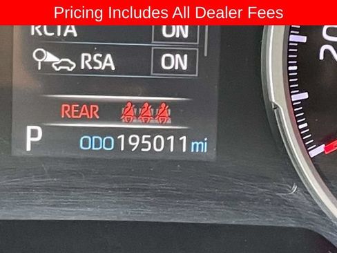 Used 2020 Toyota RAV4 XLE AWD/4WD image 24