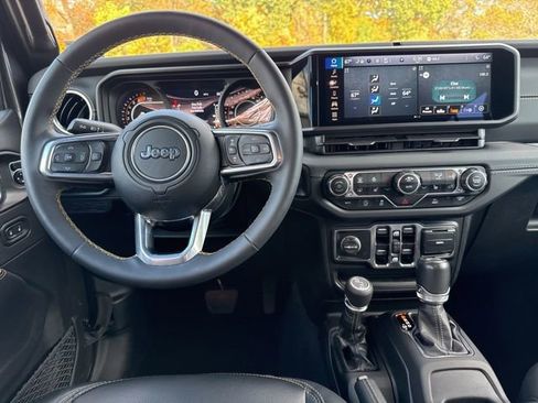 Used 2024 Jeep Wrangler Sahara image 25