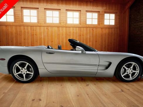 Used 2004 Chevrolet Corvette Convertible w/ Preferred Equipment Group RWD image 2