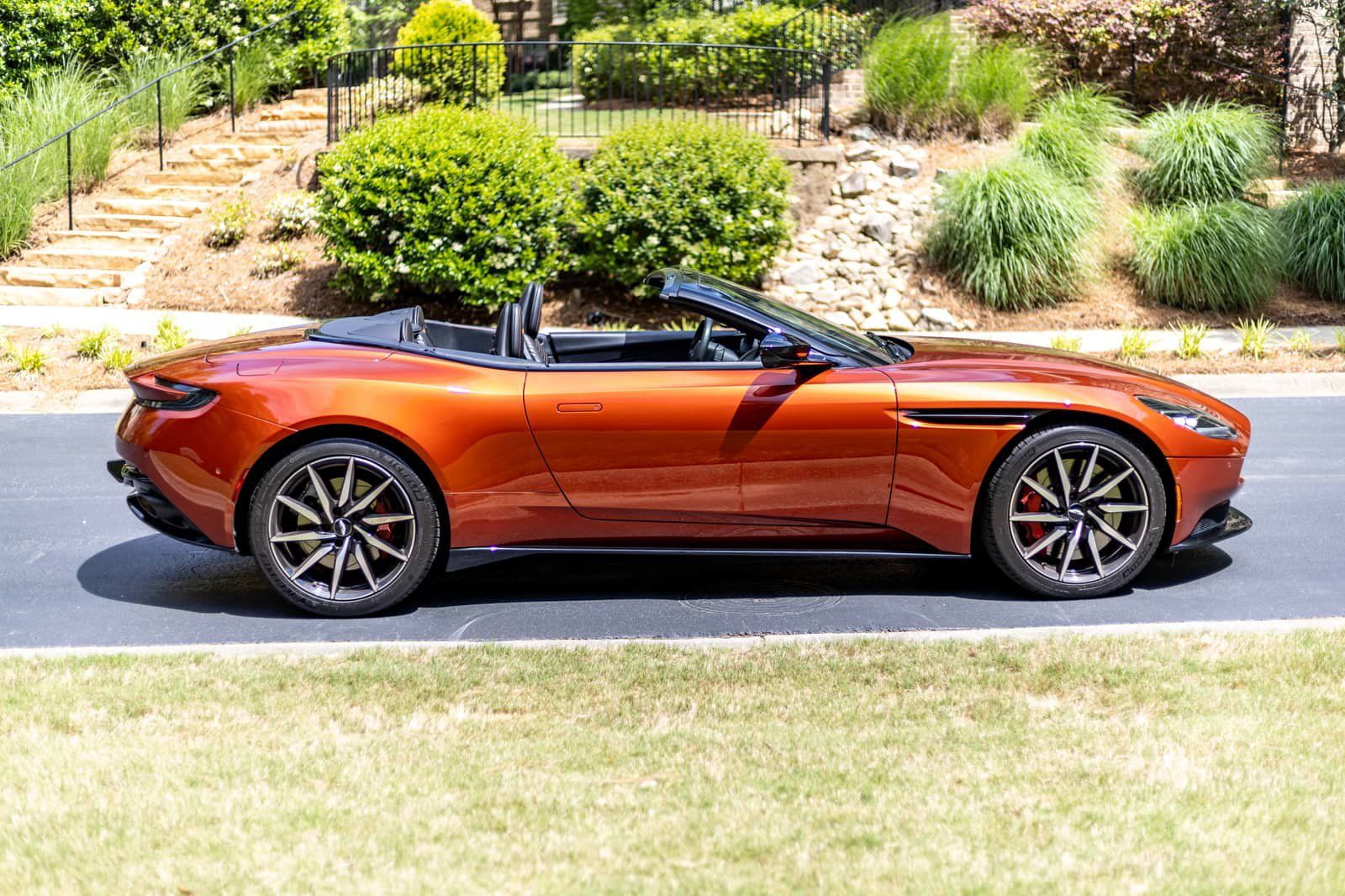 Used 2021 Aston Martin DB11 Volante RWD image 19