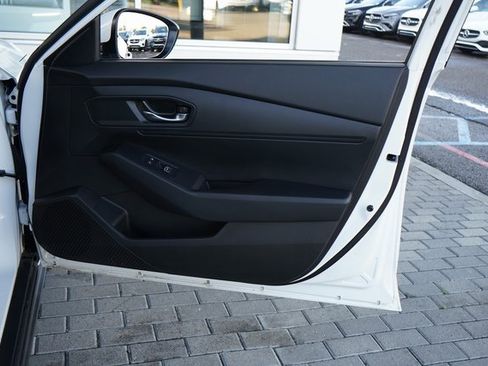 Used 2023 Honda Accord LX image 14