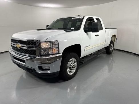 Used 2011 Chevrolet Silverado 2500 LT w/ Interior Plus Package RWD image 2