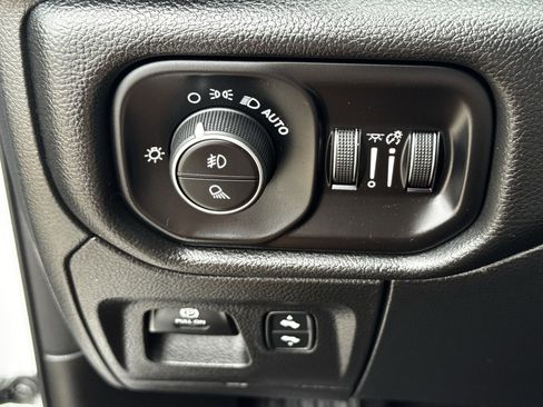 Used 2025 RAM 1500 Laramie w/ Sport Appearance Package image 27