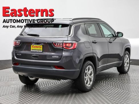 Used 2024 Jeep Compass Latitude AWD/4WD image 5