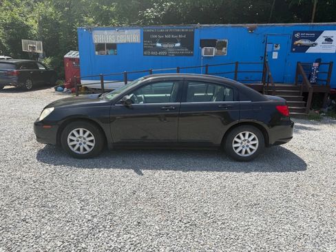 Used 2010 Chrysler Sebring Touring FWD image 2