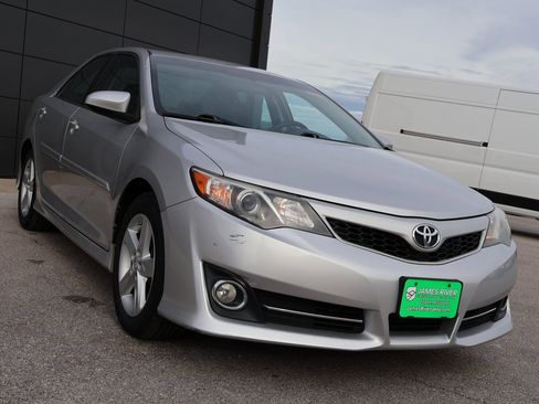 Used 2013 Toyota Camry SE image 6