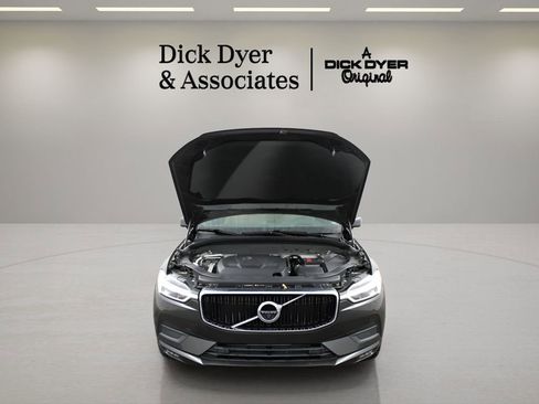 Used 2019 Volvo XC60 T5 Momentum w/ Multimedia Package image 9