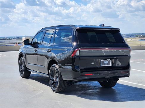 New 2025 Lincoln Navigator Reserve w/ Jet Appearance Package image 5