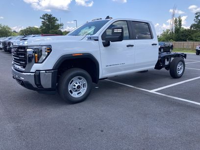 New 2025 GMC Sierra 2500 Pro w/ Convenience Package