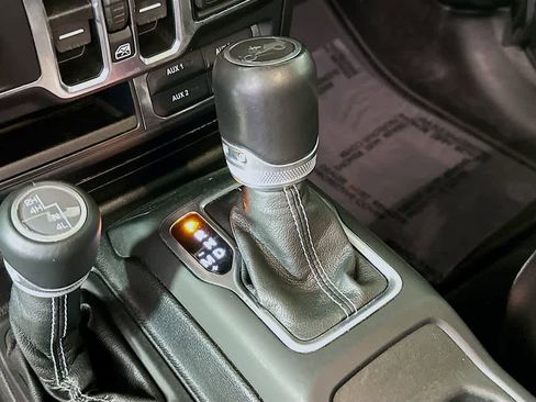 Used 2020 Jeep Wrangler Unlimited Sahara image 19