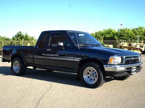 Used 1994 Toyota Pickup DX image 9