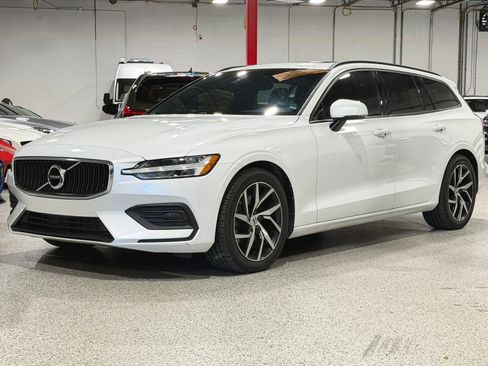 Used 2020 Volvo V60 T5 Momentum w/ Protection Package Premier FWD image 2