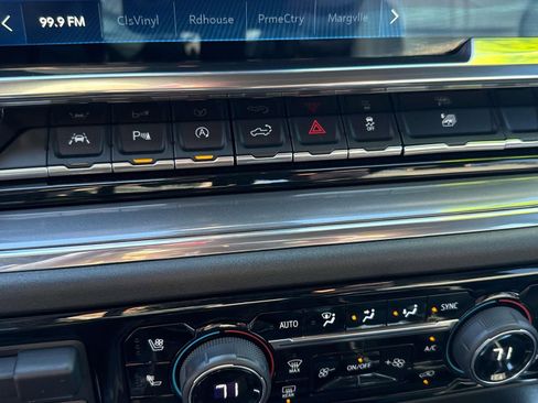 Used 2023 Chevrolet Silverado 1500 High Country w/ Technology Package image 18