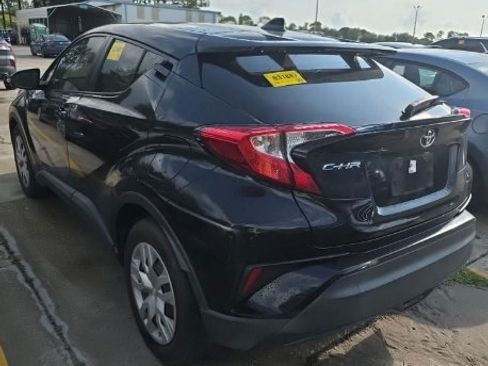Used 2020 Toyota C-HR LE FWD image 3