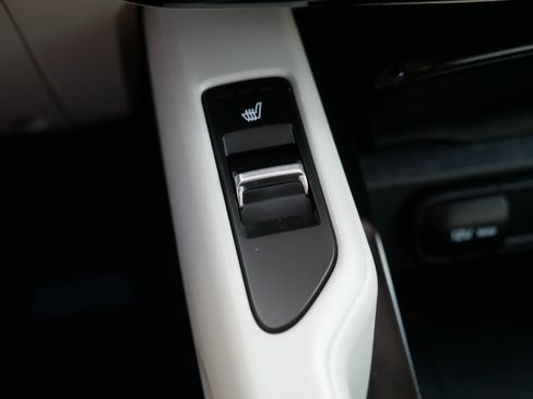 Certified 2024 Kia Telluride S w/ S Sunroof Package AWD/4WD image 32