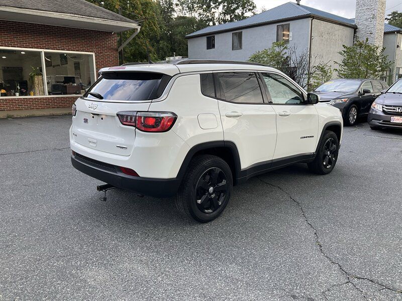 Used 2018 Jeep Compass Latitude AWD/4WD image 5