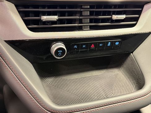 Used 2025 Ford Explorer Active image 26