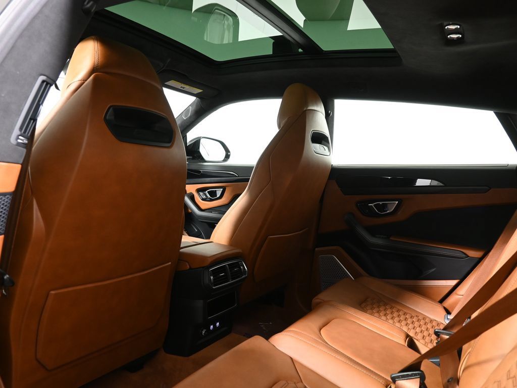 Used 2021 Lamborghini Urus AWD/4WD image 33