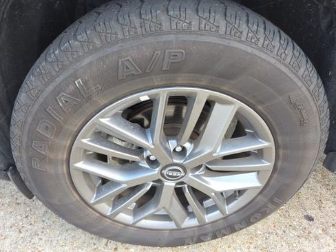 Used 2024 Nissan Rogue S AWD/4WD image 12