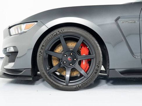Used 2016 Ford Mustang Shelby GT350R w/ GT350R Equipment Group 920A RWD image 9