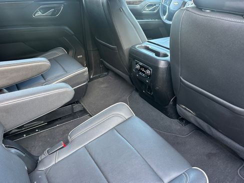 Used 2024 Chevrolet Suburban Premier AWD/4WD image 19