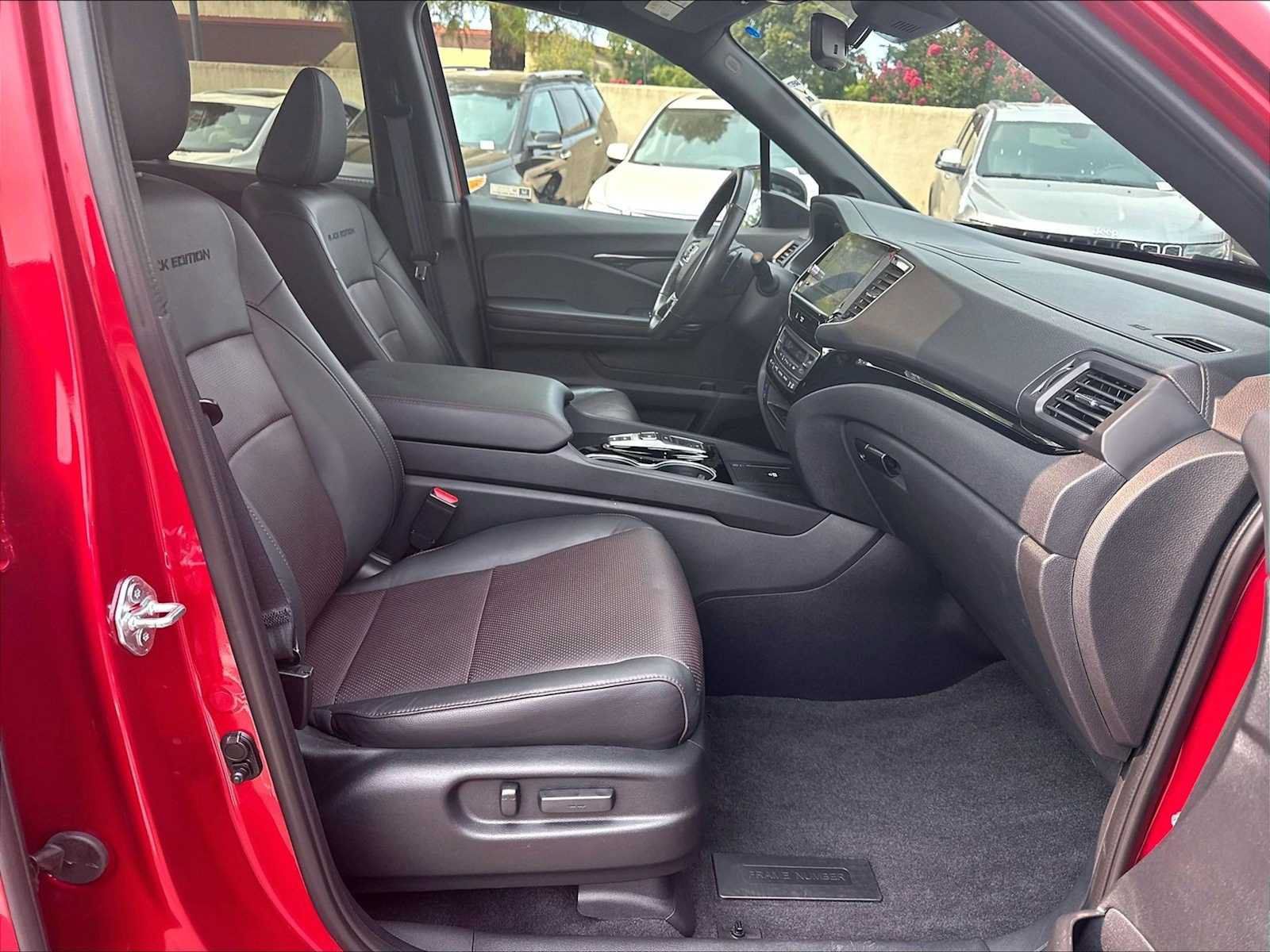 Used 2025 Honda Ridgeline Black Edition image 10