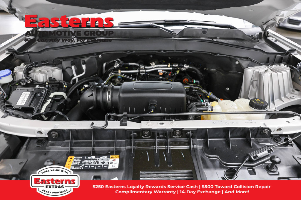 Used 2023 Ford Explorer XLT AWD/4WD image 8