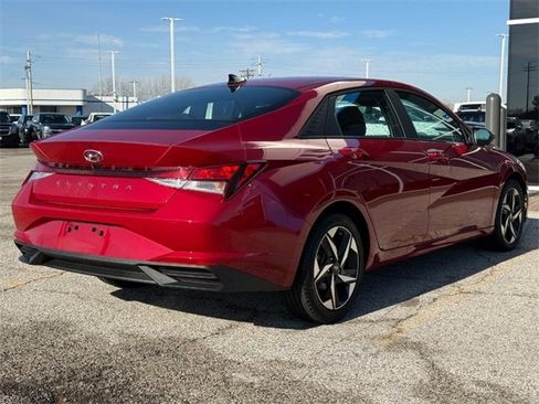 Used 2023 Hyundai Elantra SEL w/ Convenience Package image 5