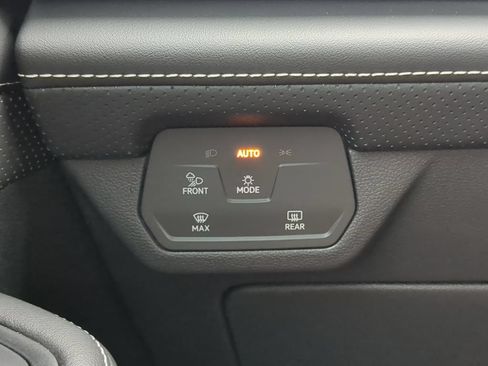 Certified 2024 Volkswagen Atlas Cross Sport SE FWD image 27