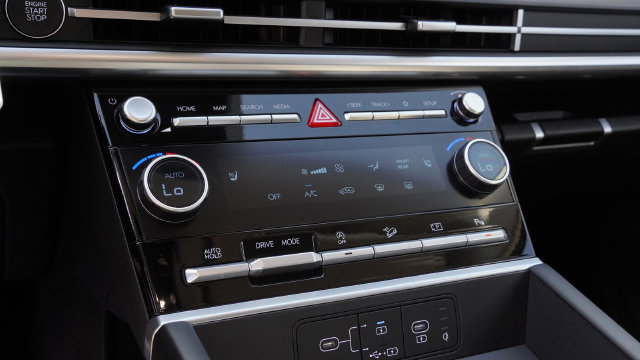 Used 2026 Hyundai Santa Fe SEL FWD image 25