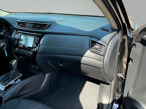 Used 2019 Nissan Rogue S AWD/4WD image 28