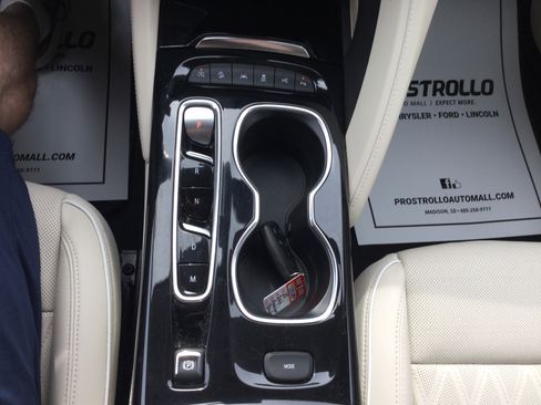 Used 2023 Buick Envision Avenir AWD/4WD image 16