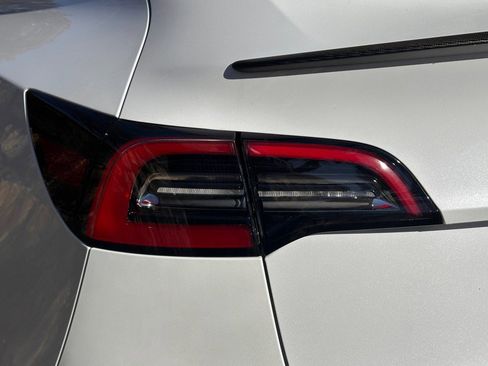 Used 2022 Tesla Model Y Performance image 27