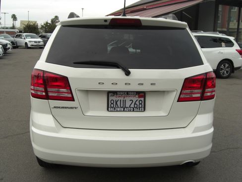 Used 2017 Dodge Journey SE w/ Flexible Seating Group image 12