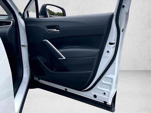 Used 2023 Toyota Corolla Cross XLE FWD image 19