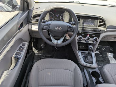 Used 2019 Hyundai Elantra SE w/ Winter Weather Package FWD image 15