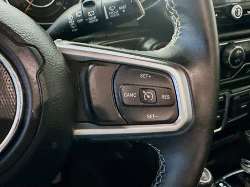 Used 2019 Jeep Wrangler Unlimited Sahara AWD/4WD image 26