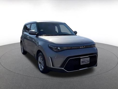 Used 2025 Kia Soul LX w/ LX Technology Package image 3