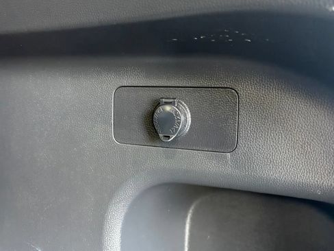 Used 2024 Toyota RAV4 XLE FWD image 5