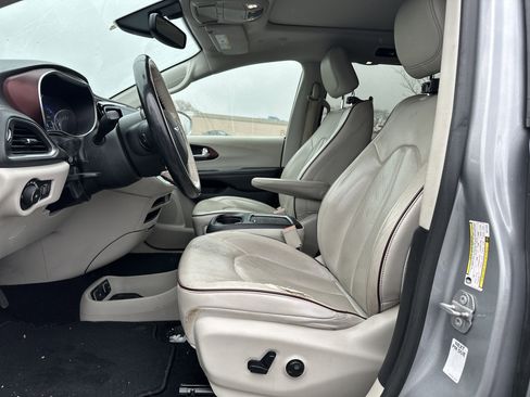 Used 2019 Chrysler Pacifica Limited image 15