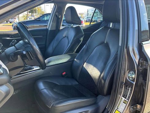 Used 2020 Toyota Camry XSE image 18