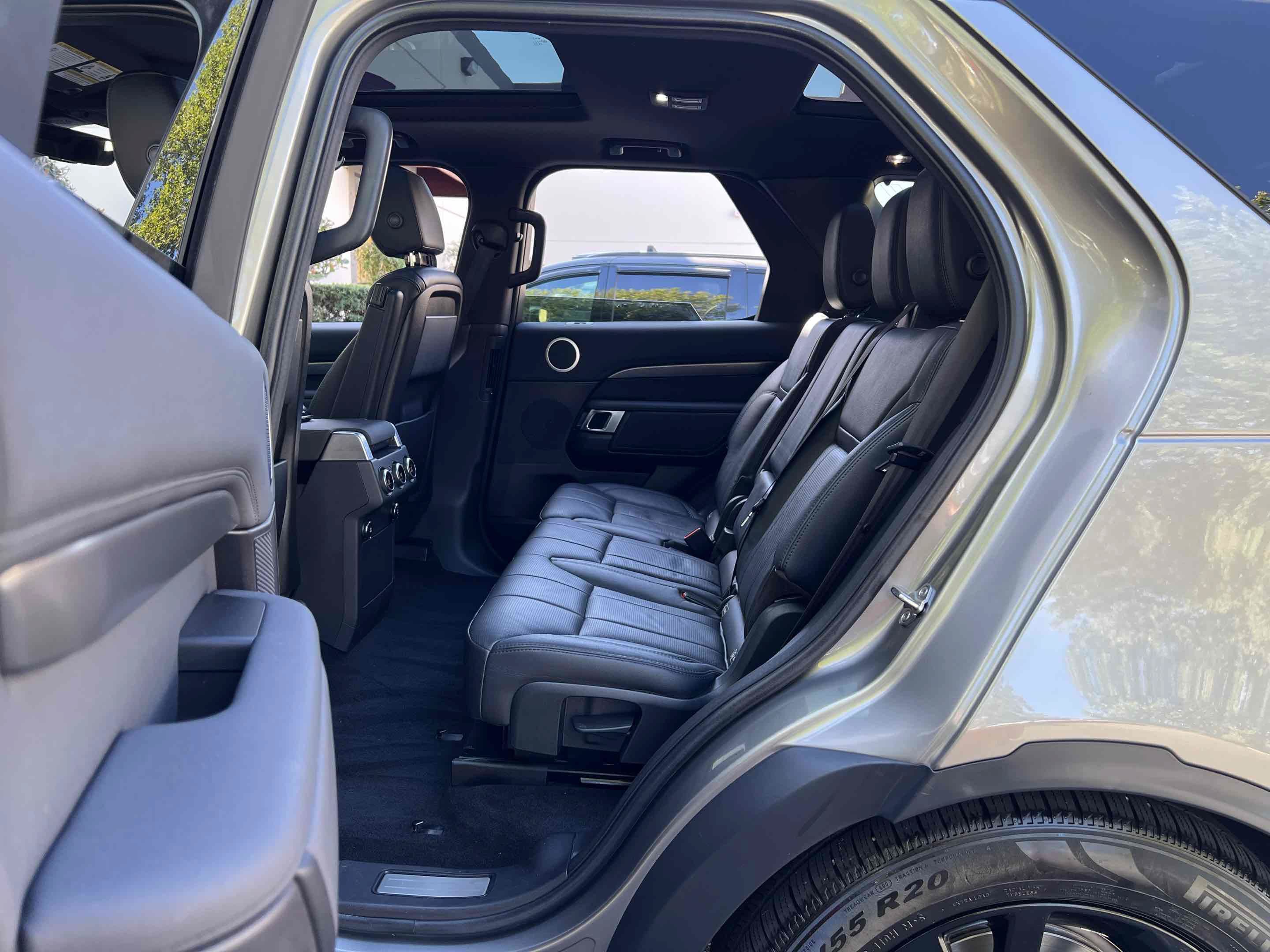 Used 2018 Land Rover Discovery HSE AWD/4WD image 5