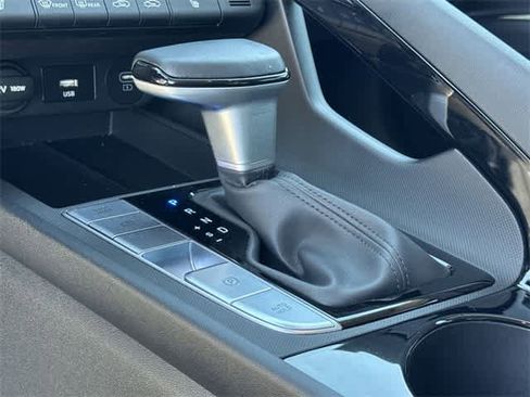 Used 2025 Hyundai Elantra Limited image 27