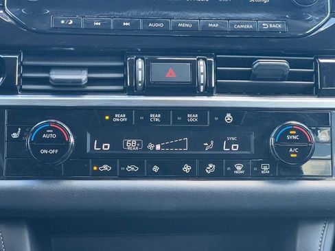Used 2025 Nissan Pathfinder SL FWD image 4
