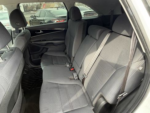 Used 2019 Kia Sorento LX image 8