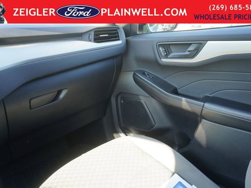 Used 2022 Ford Escape SE w/ Cold Weather Package image 30