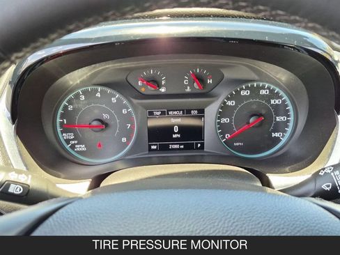Used 2023 Chevrolet Traverse LT FWD image 19